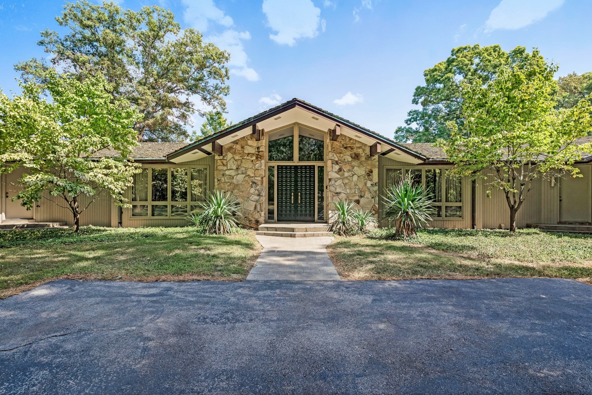 Photo of Listing #2805175