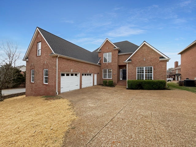 101 Country Hills Dr, Hendersonville