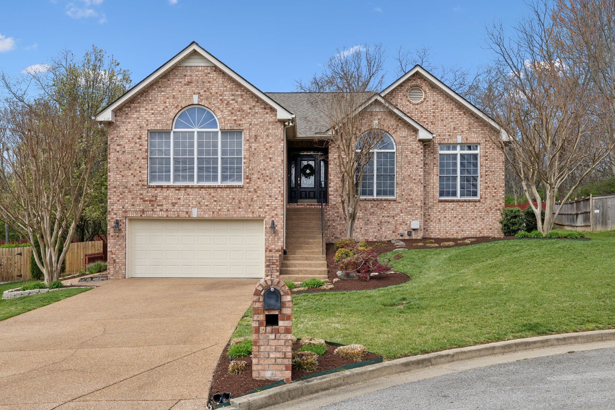 Photo of Listing #2812174