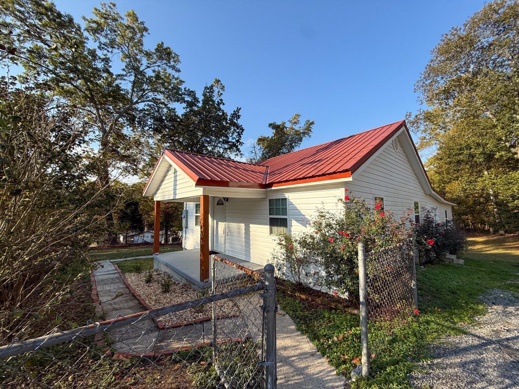 206 Glenn Street, La Fayette