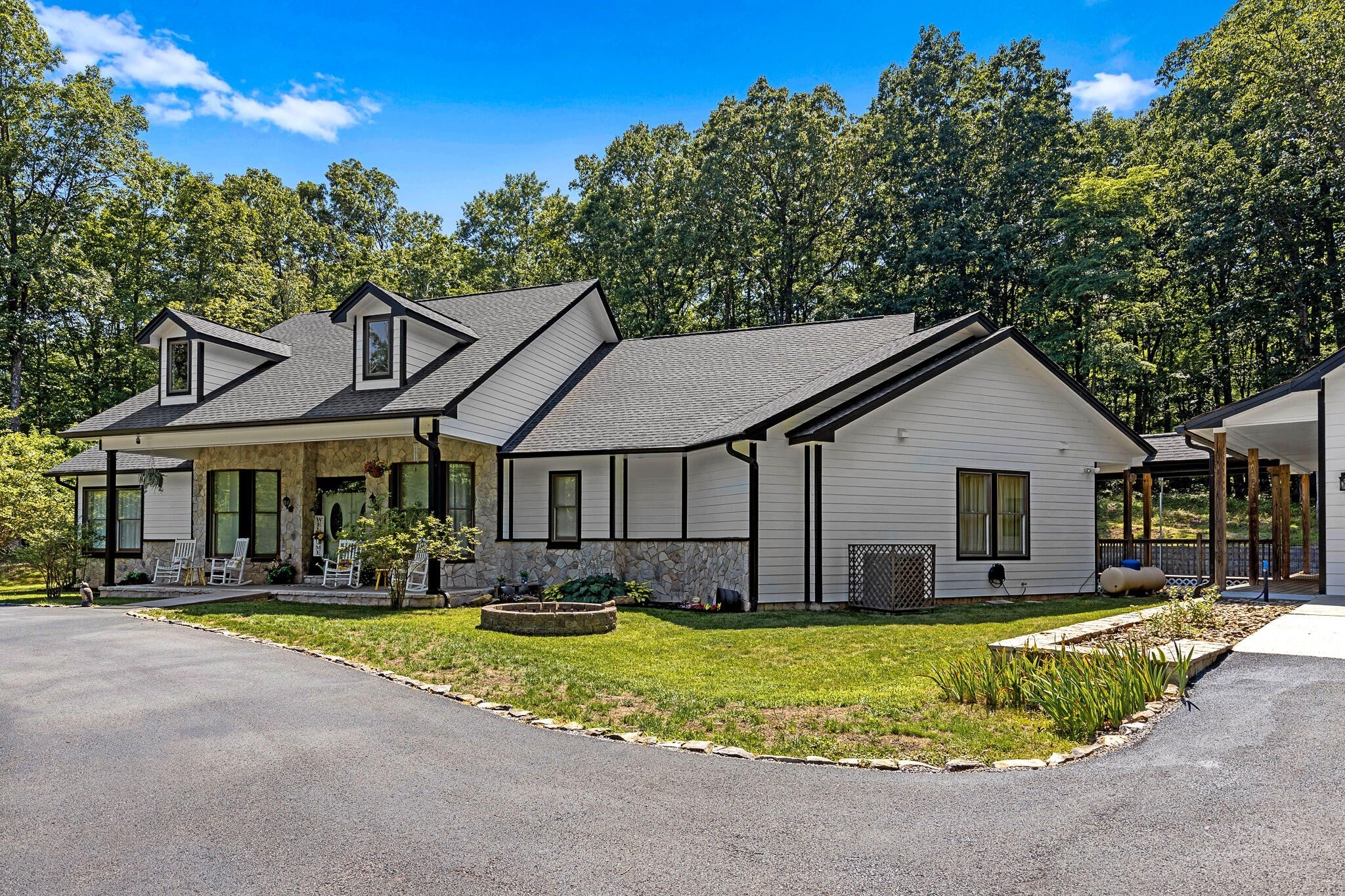Photo of Listing #2817489