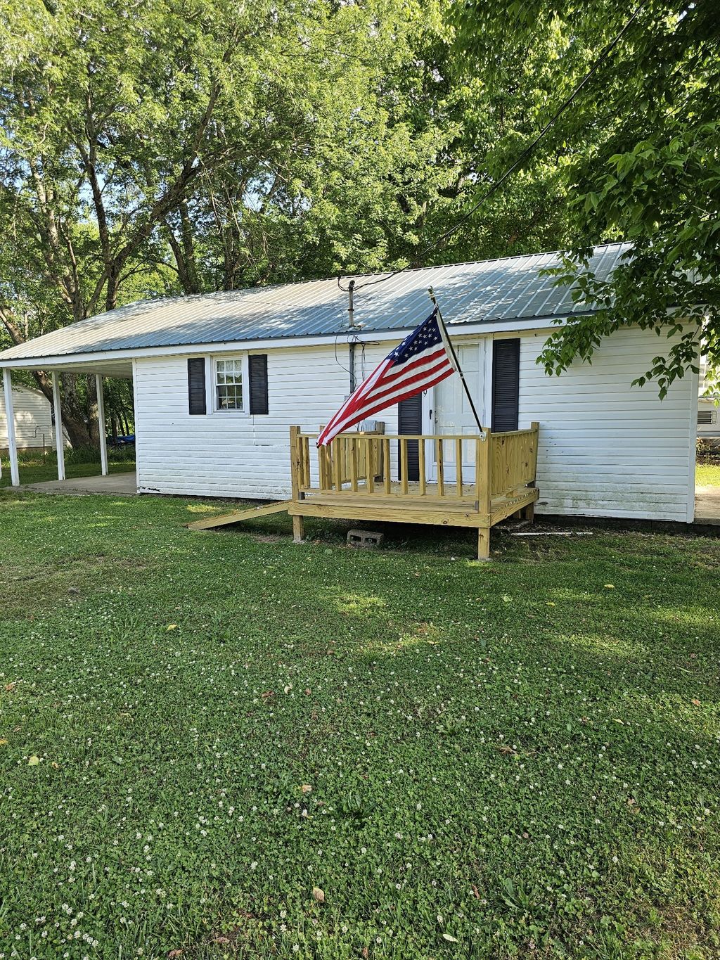 219 Vine Cir, Loretto