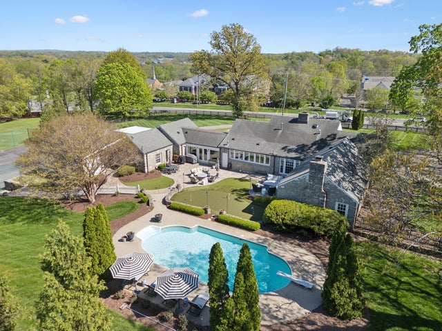 440 E Main St, Hendersonville