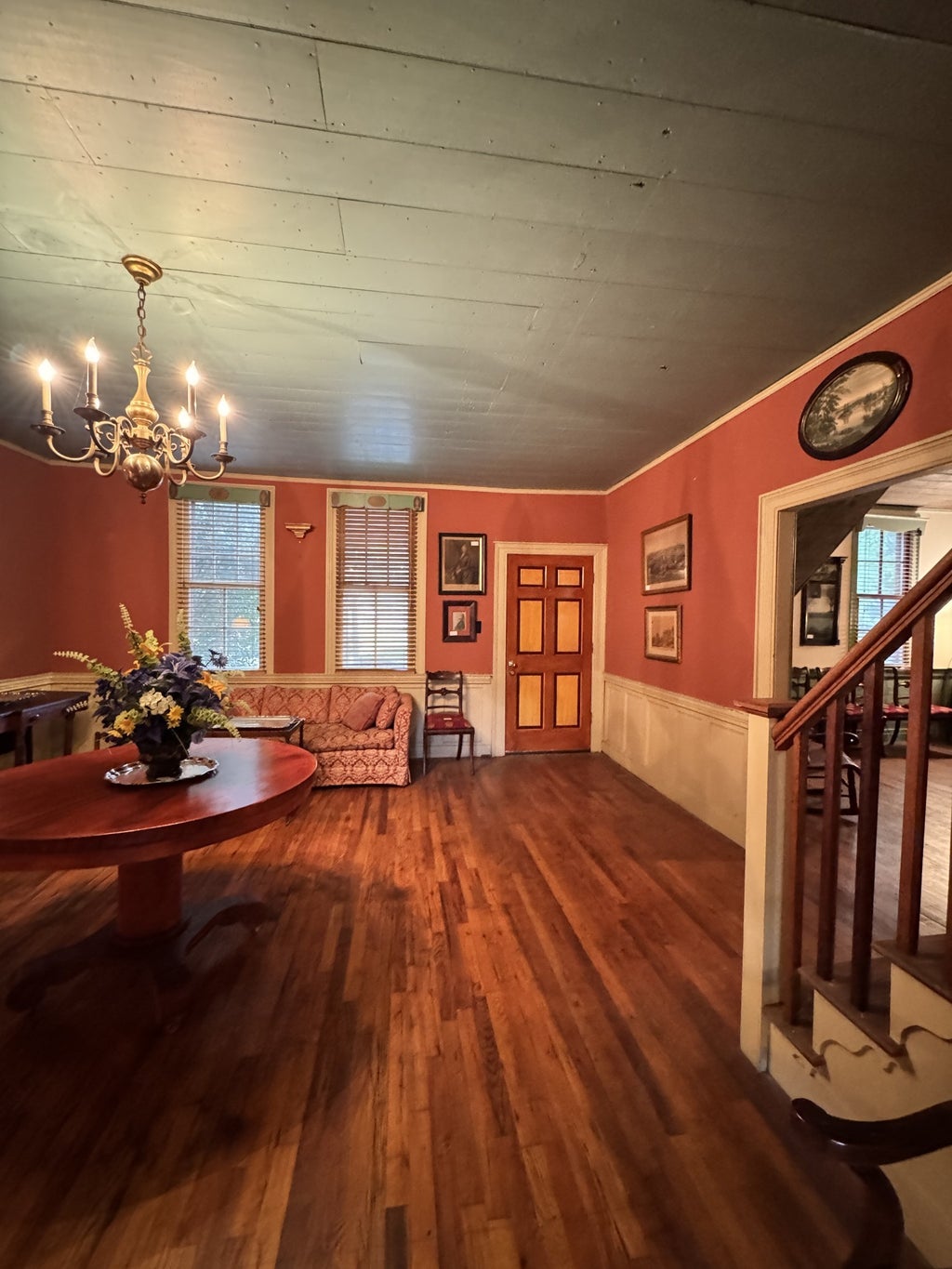 102 N Main St, Cornersville