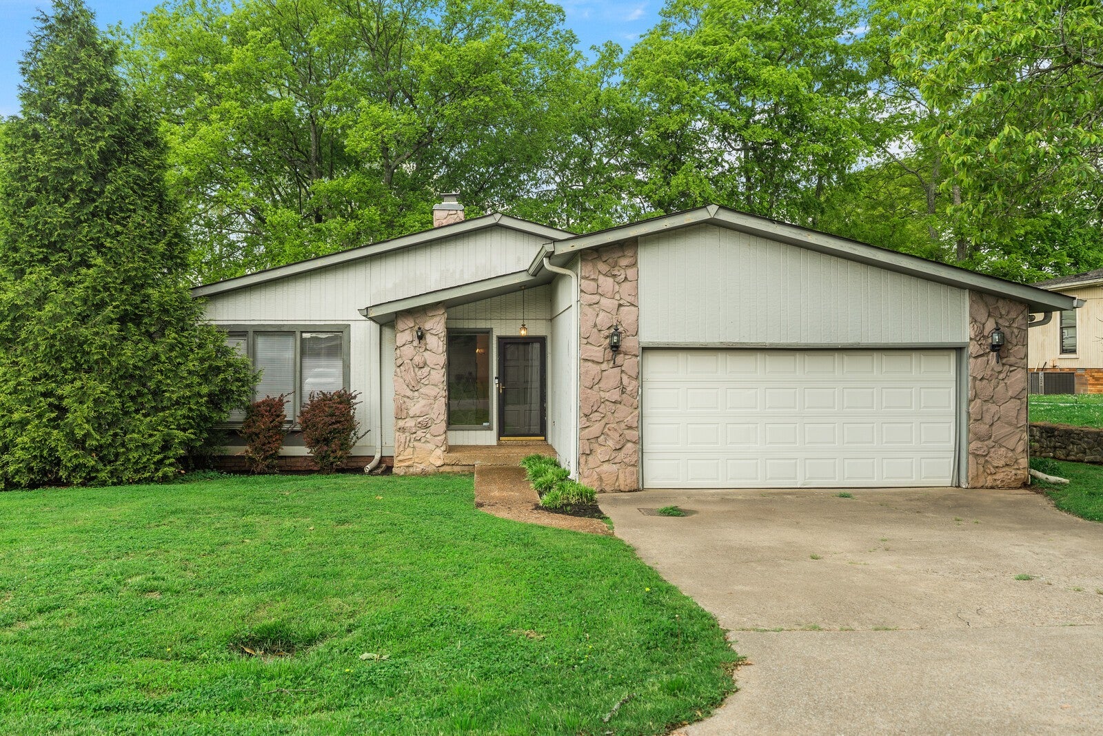 Photo of Listing #2824551