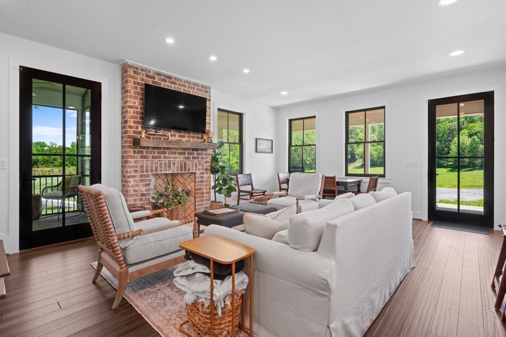 1912 Joppa Rd, Walling