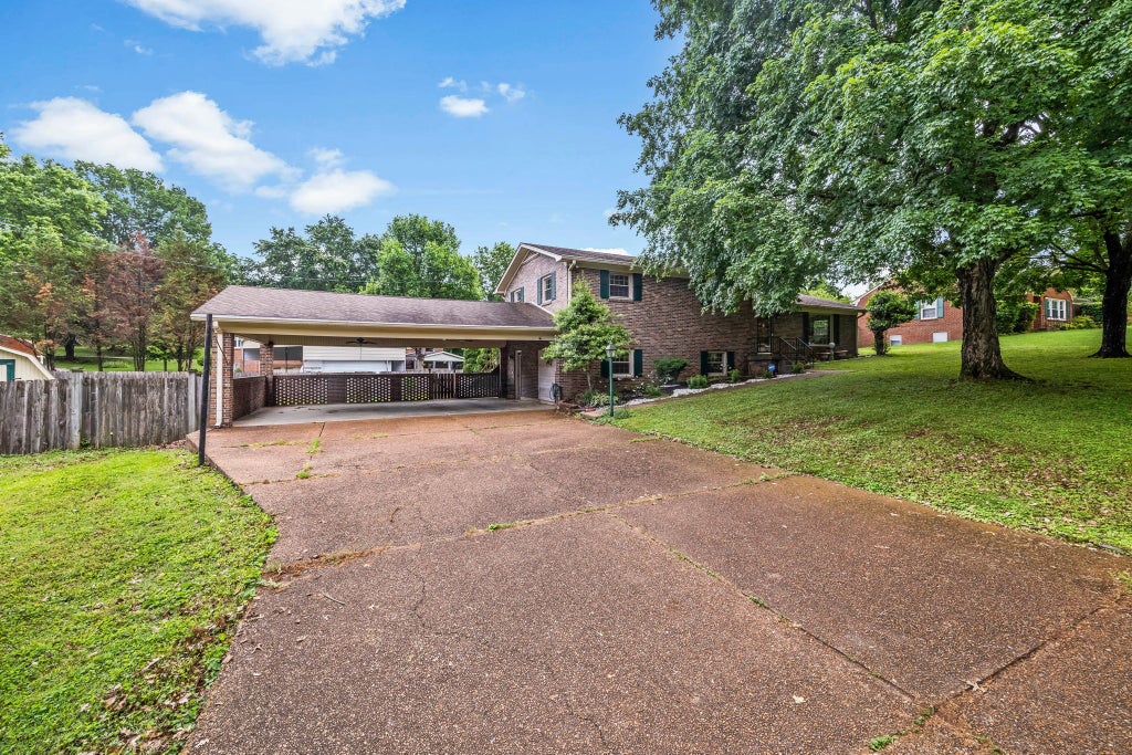 900 Camellia Dr, Columbia