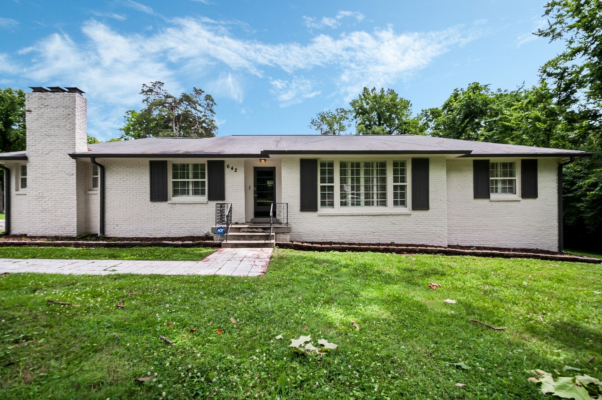 Photo of Listing #2883896