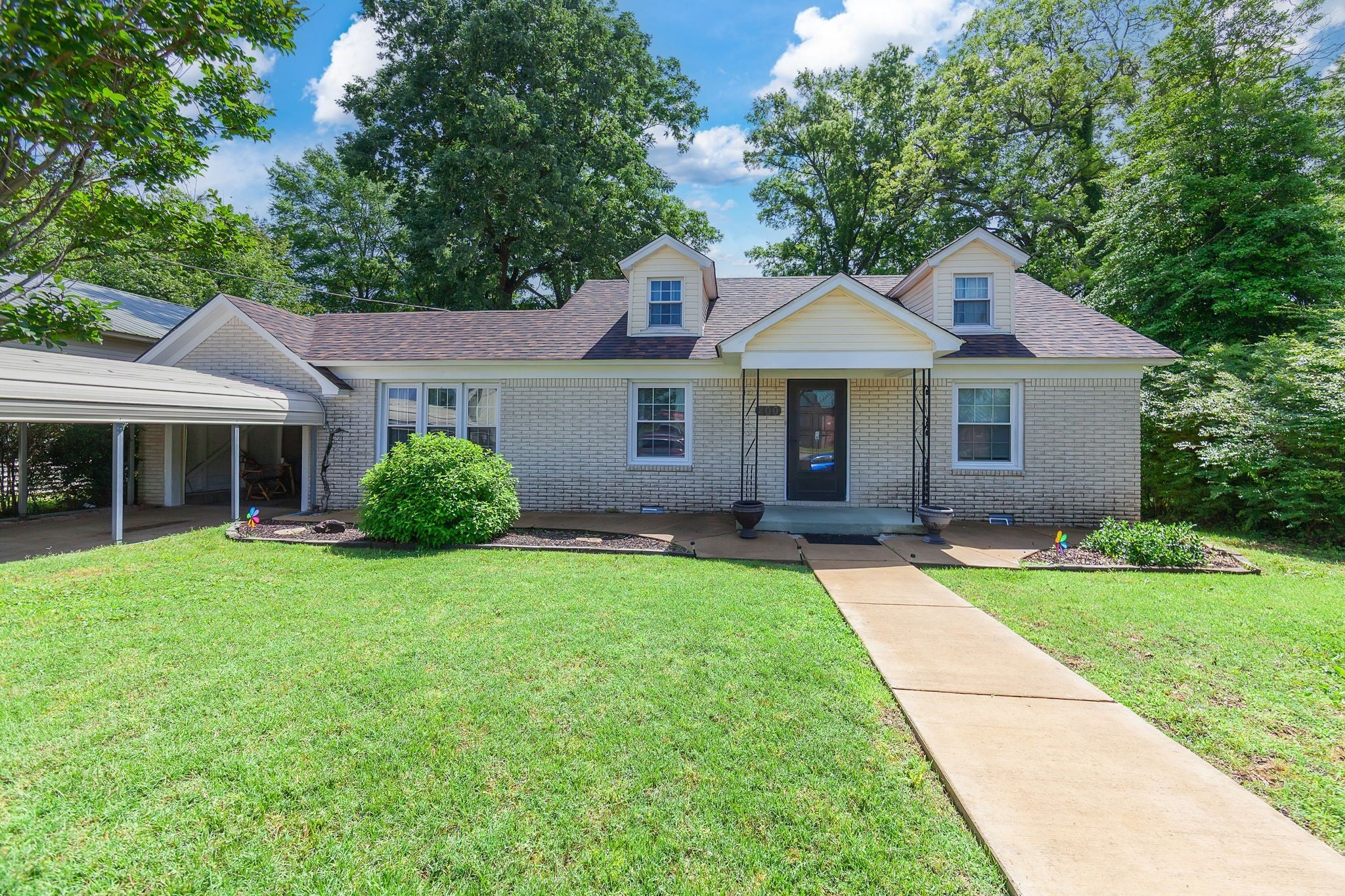 Photo of Listing #2889977