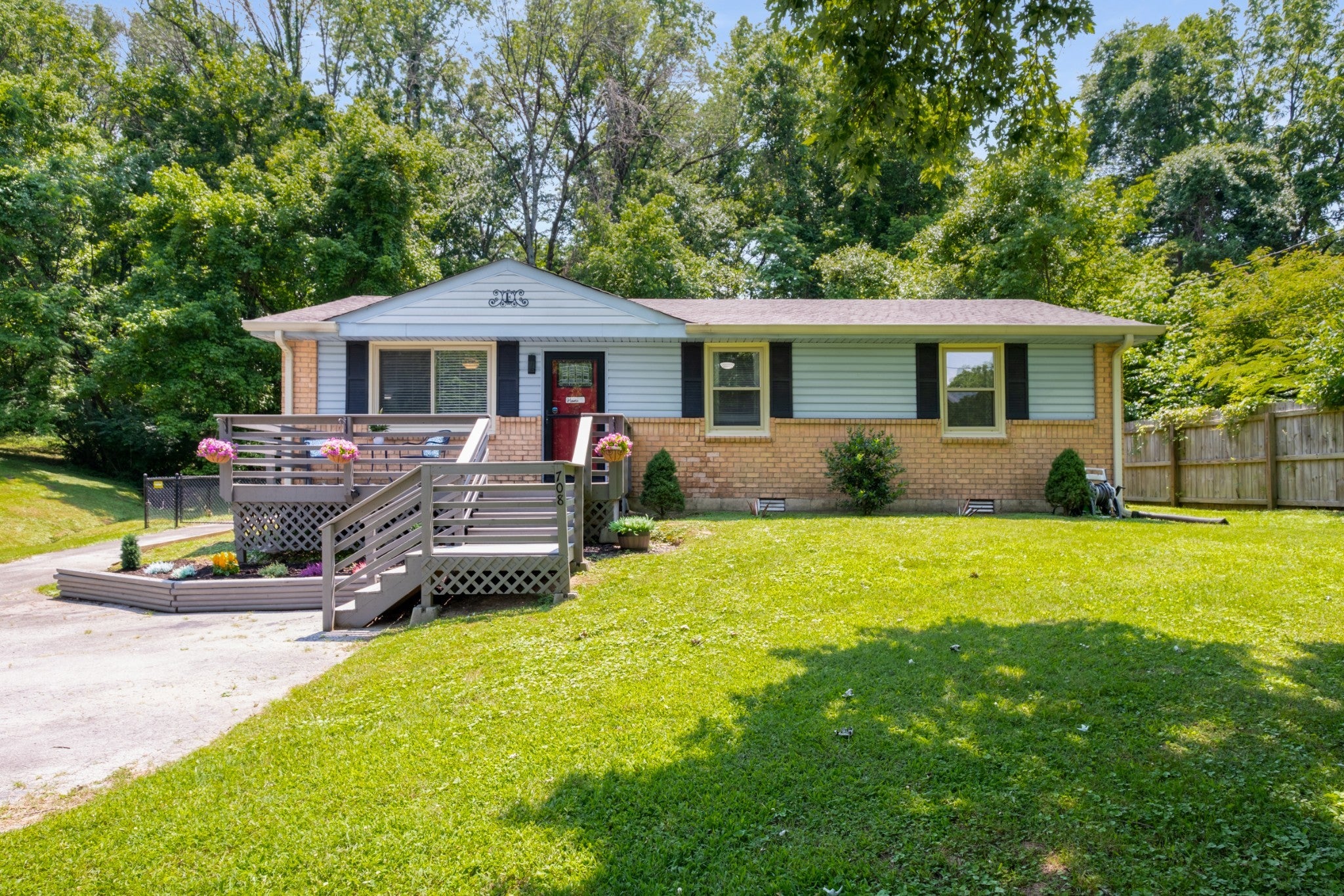 Photo of Listing #2900056