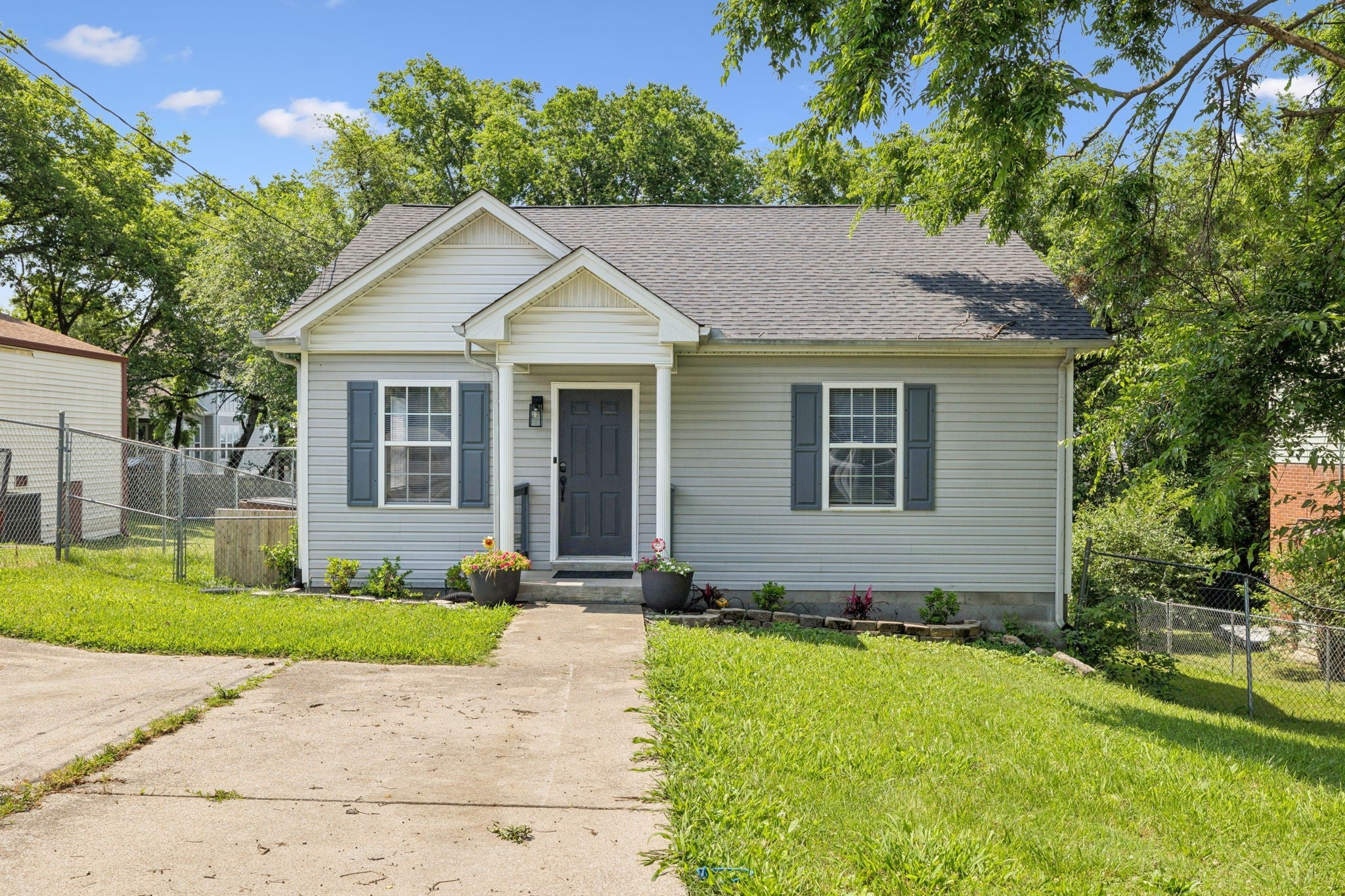 Photo of Listing #2900383