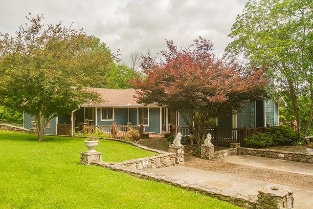 692 Tanglewood Dr, Woodbury