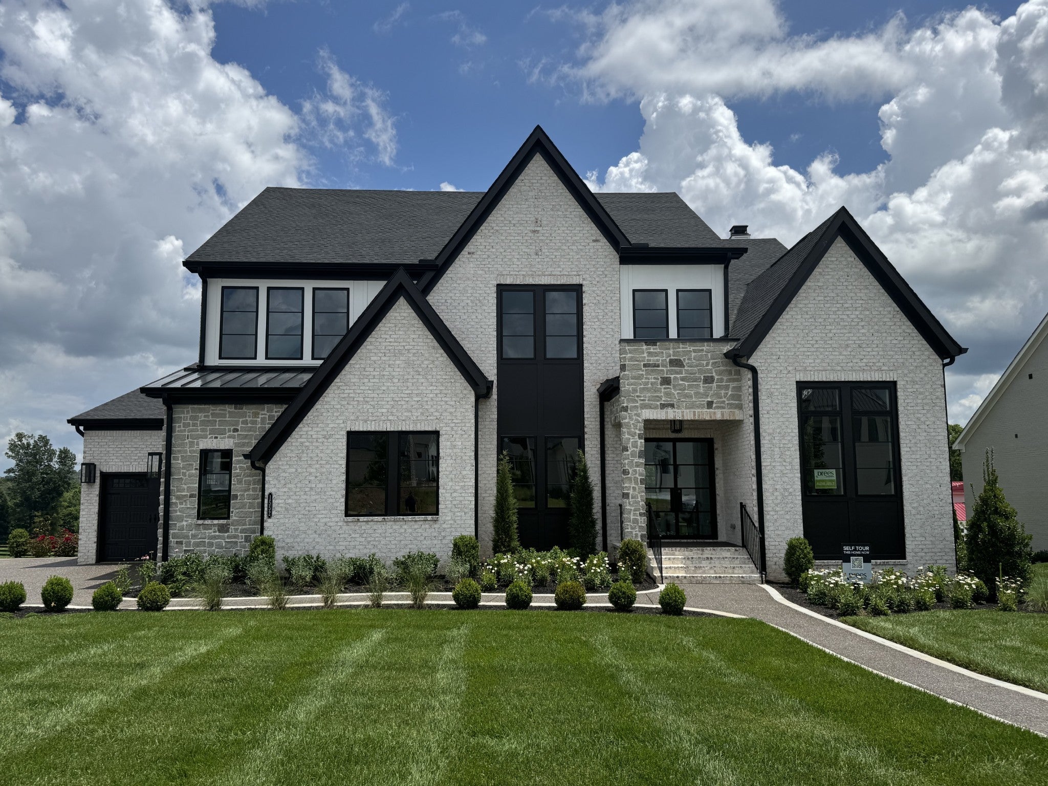 Photo of Listing #2908573