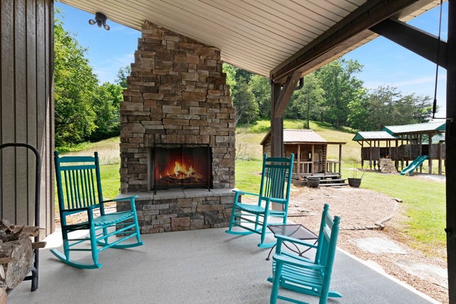 189 Cross Creek Dr, Manchester