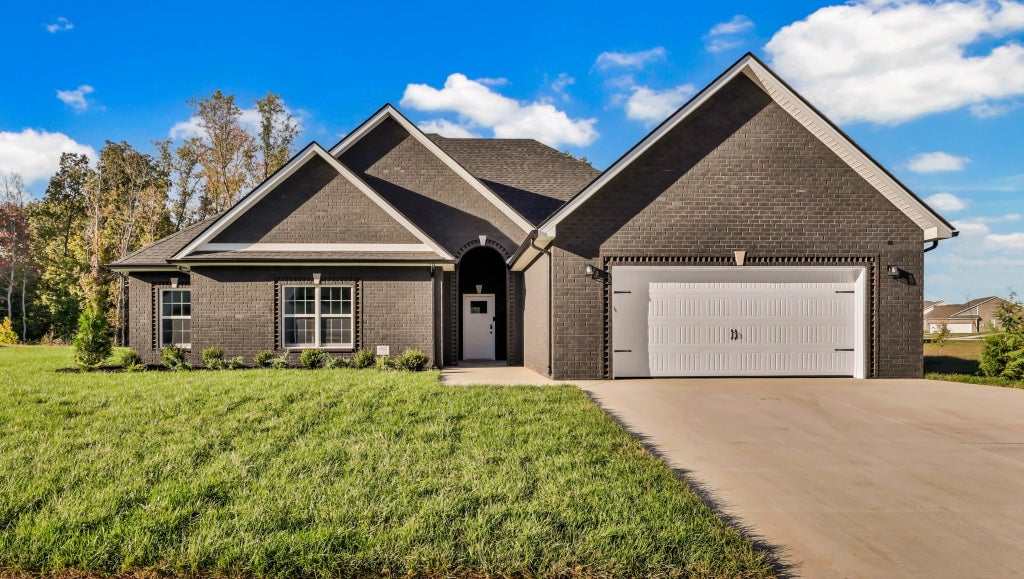 605 Lyndhurst Ct, Clarksville