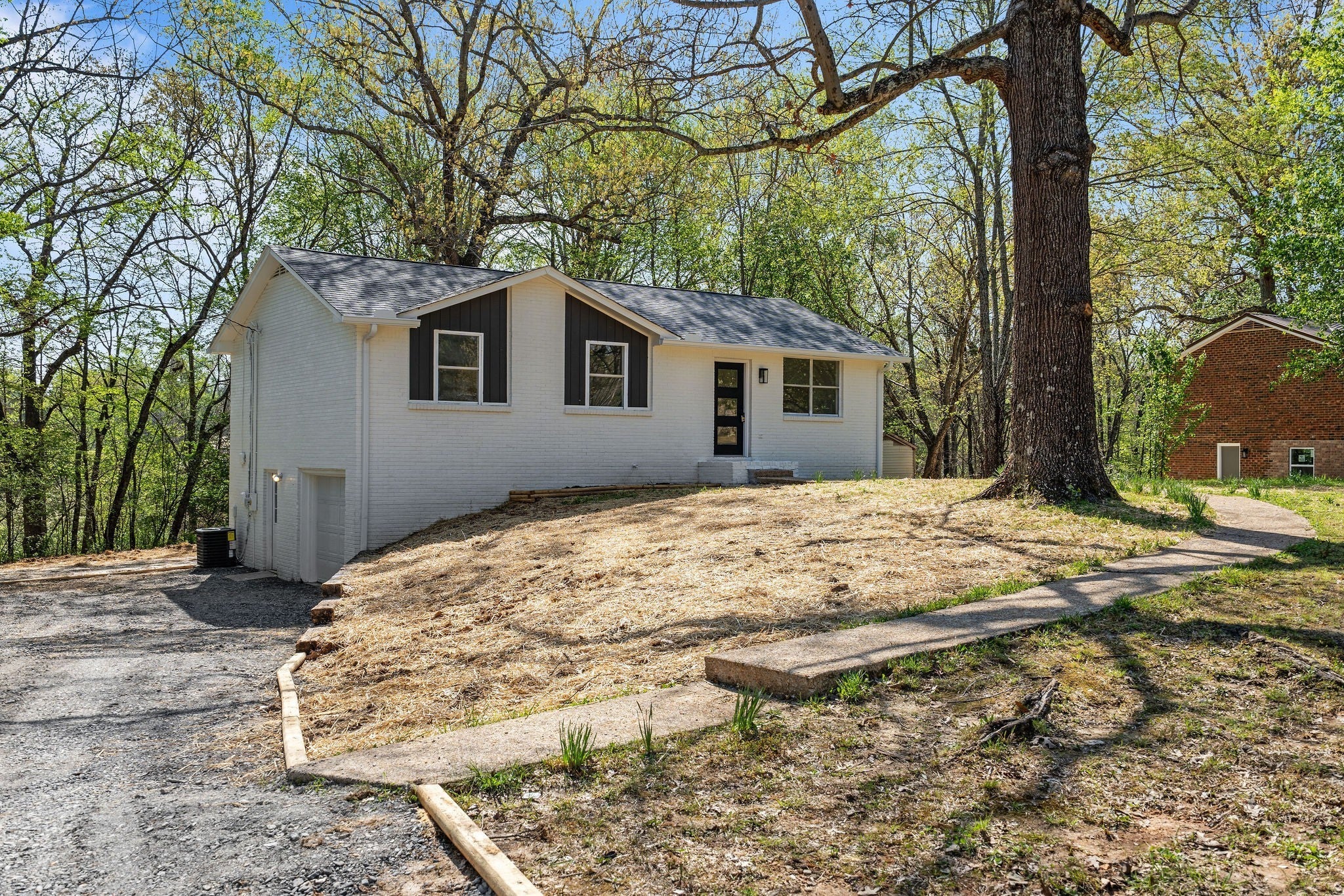 Photo of Listing #2915018
