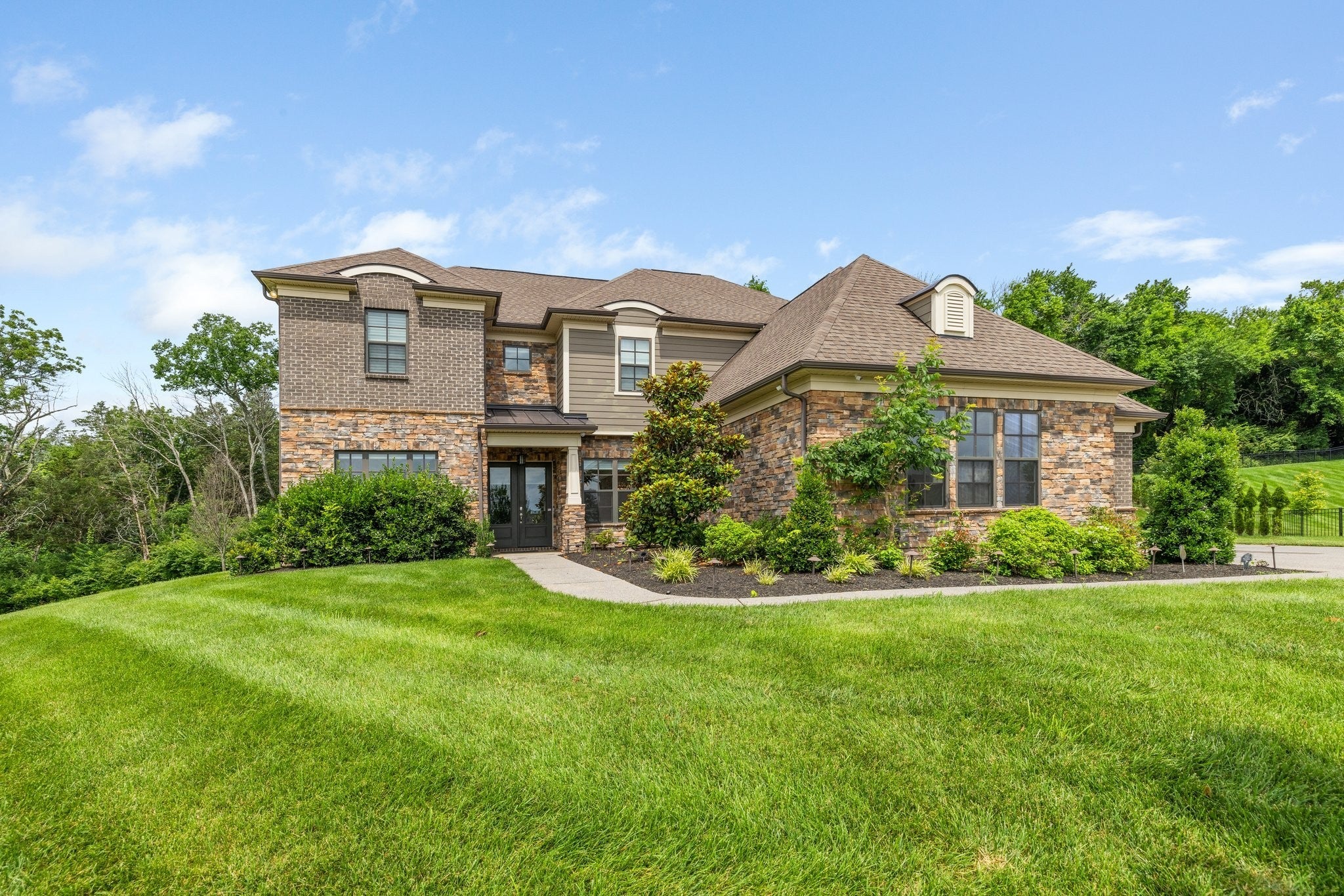 Photo of Listing #2918101