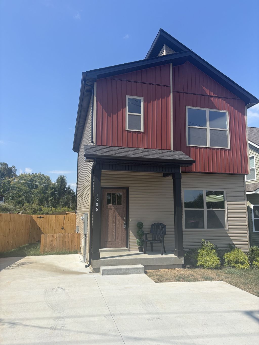 1906 Evans Rd, Clarksville
