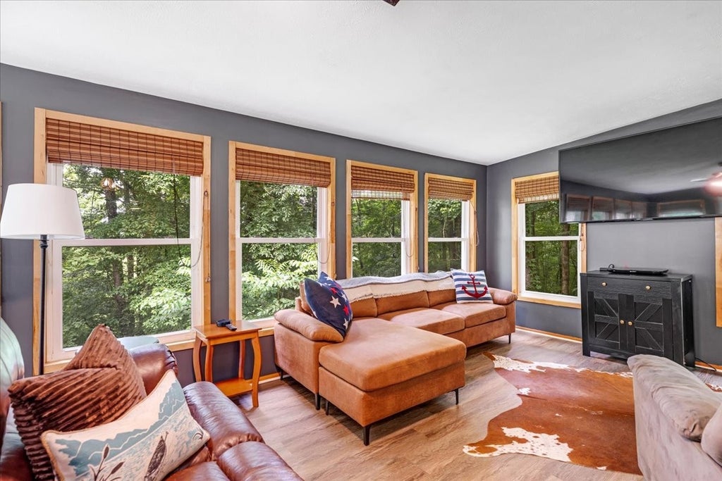 802 Evans Rd, Winchester