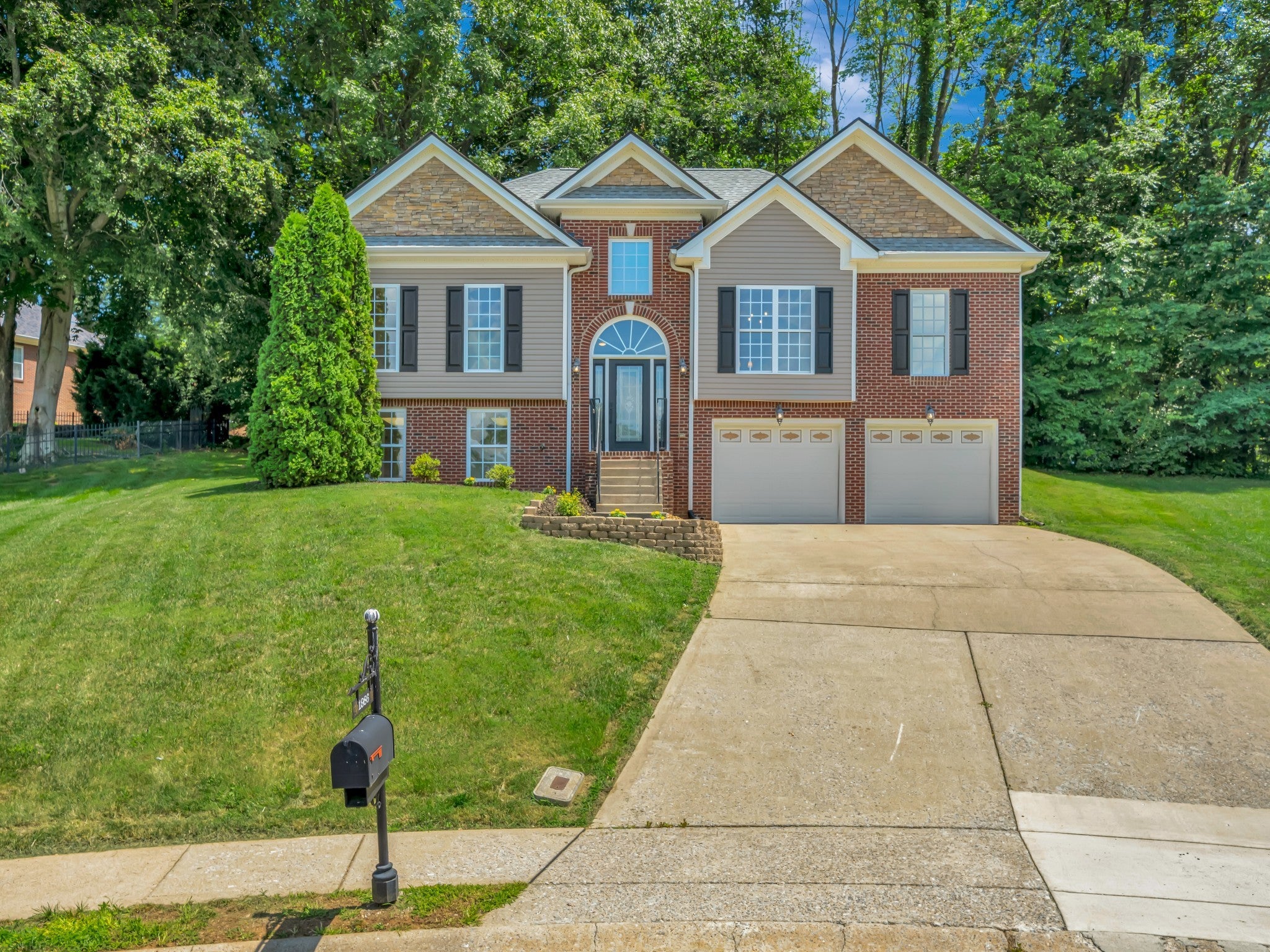 Photo of Listing #2923602