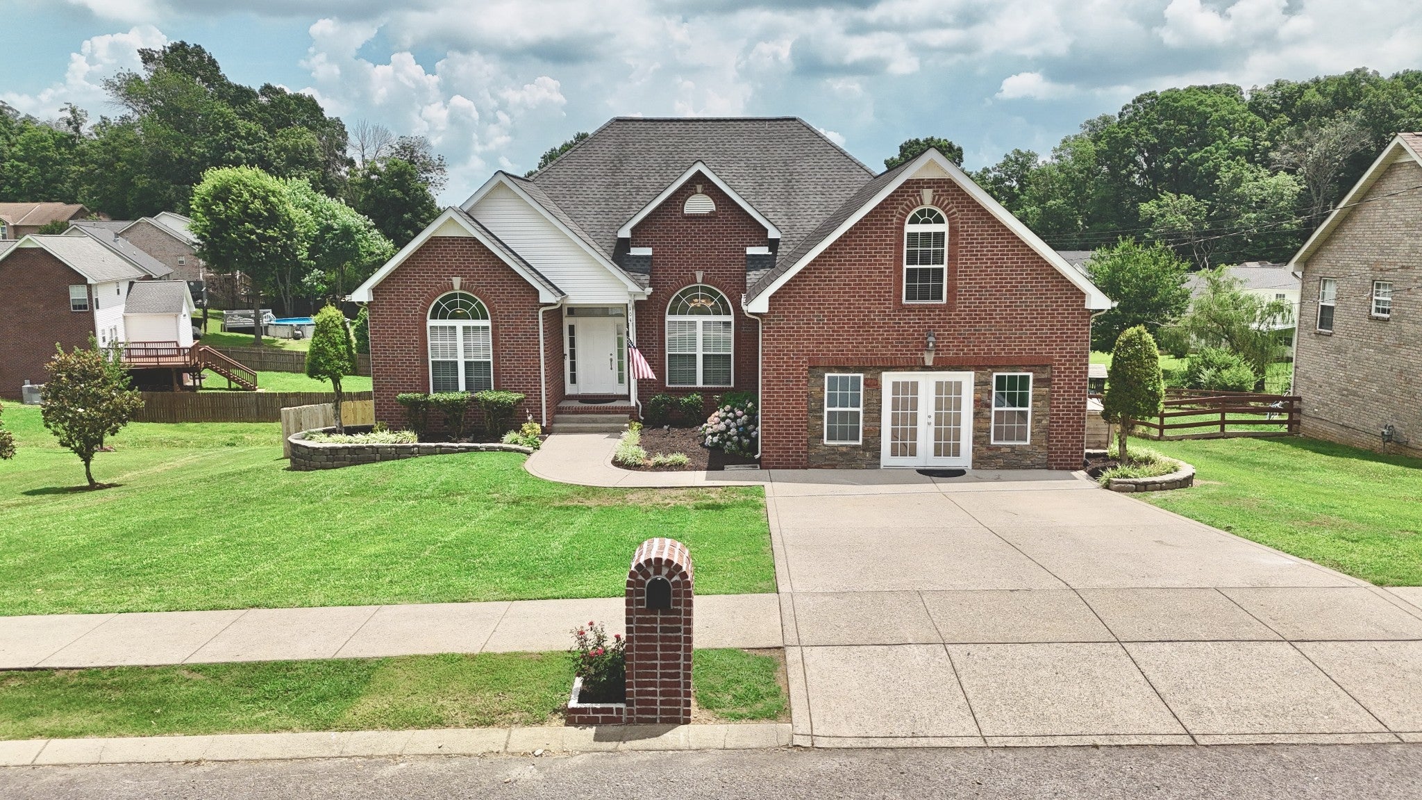 Photo of Listing #2927697