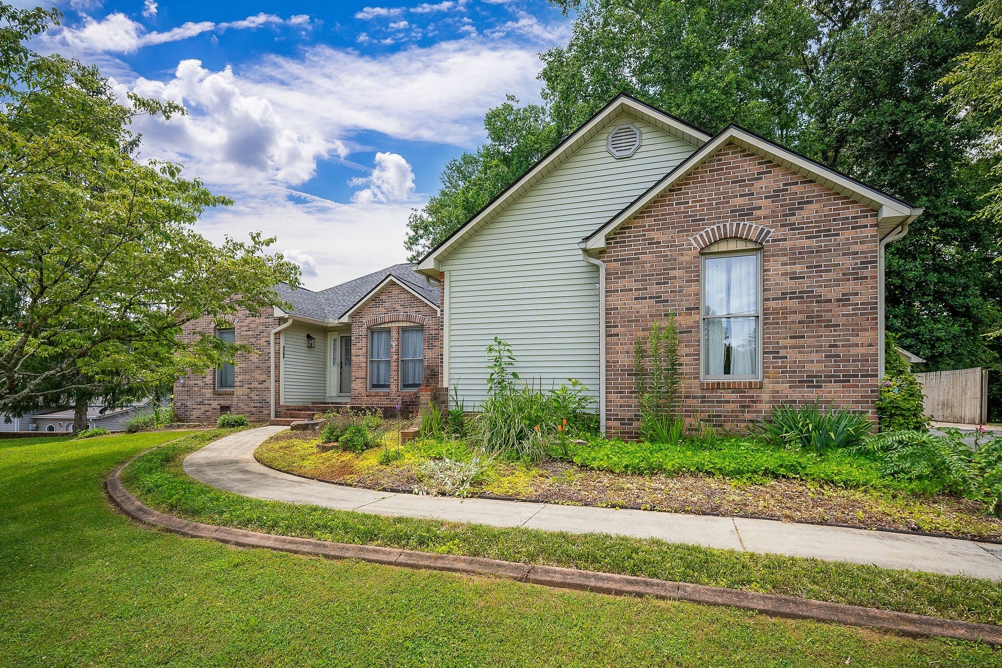 Photo of Listing #2927811