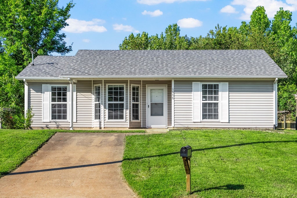 1066 Shadow Ridge Avenue, Oak Grove