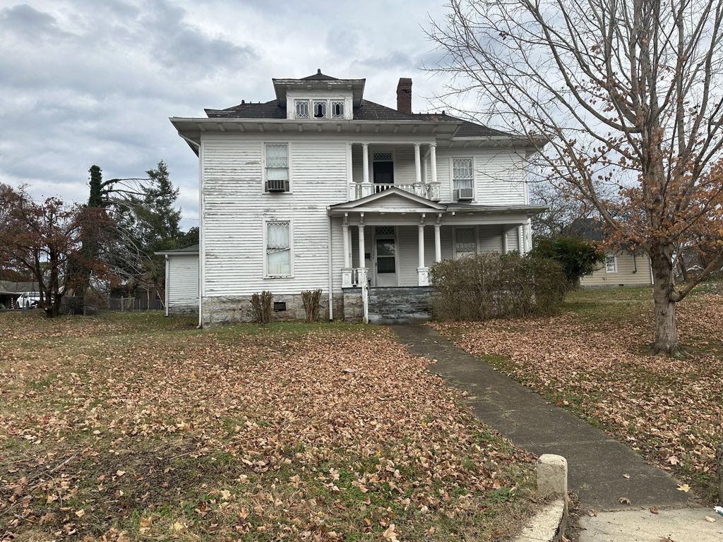 704 Main St N, Carthage