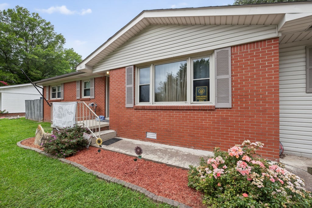 521 Thomas Ave, Hohenwald