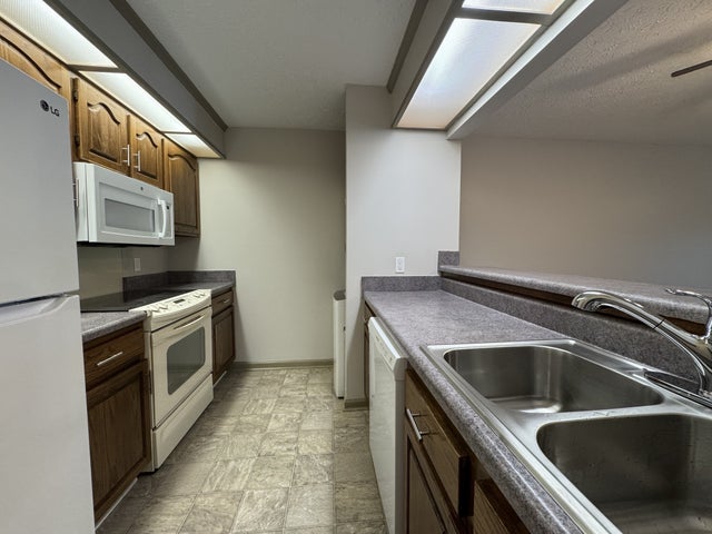 315 Village Ln W, Dickson