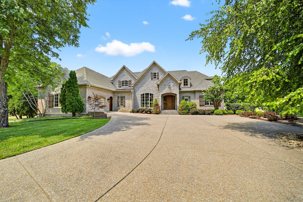 214 Bluegrass Dr, Hendersonville