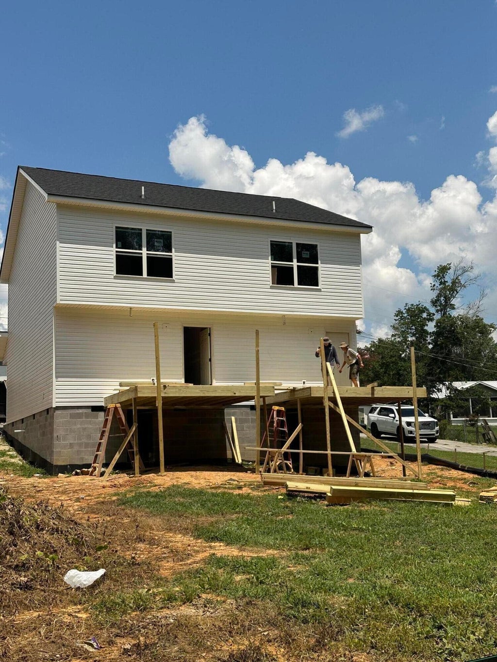 3438 East Avenue, Rossville