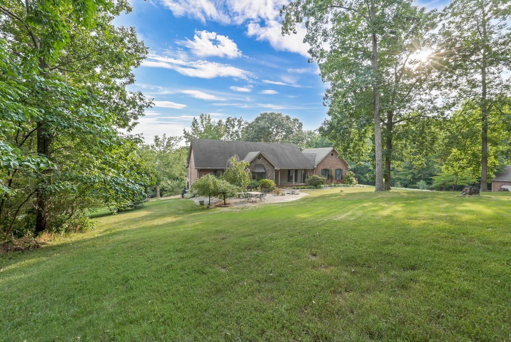 911 Stephen Drive, Clarksville