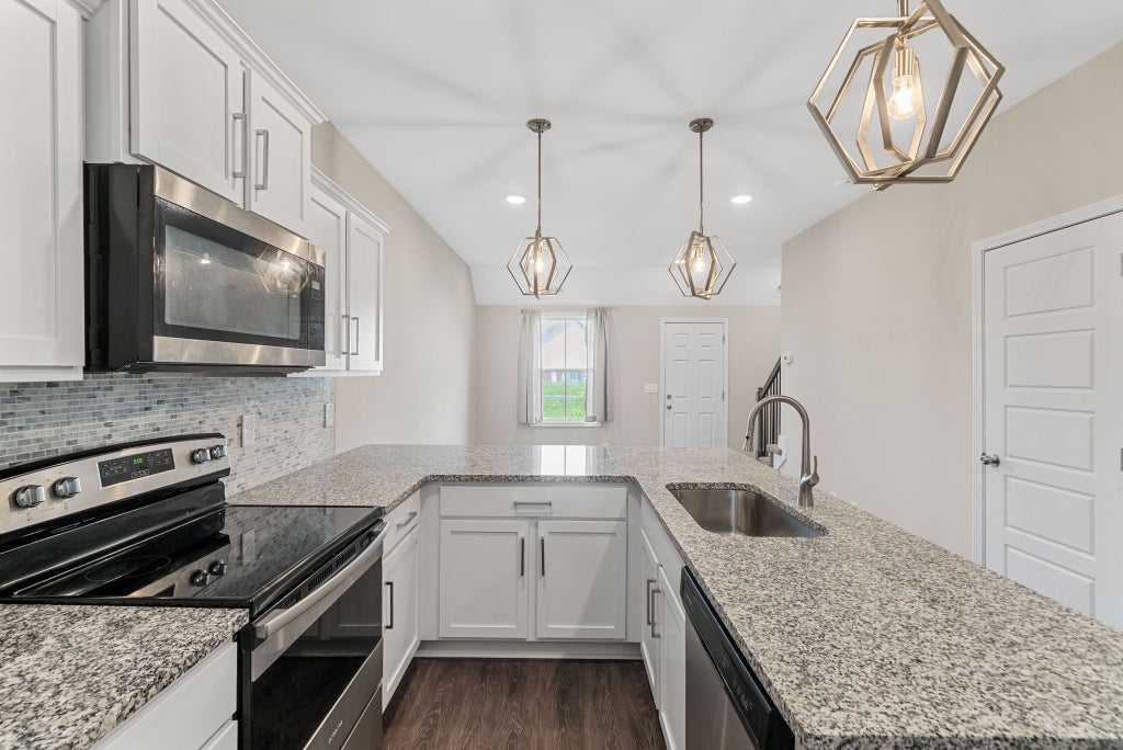 224 Drayton Dr E, Clarksville