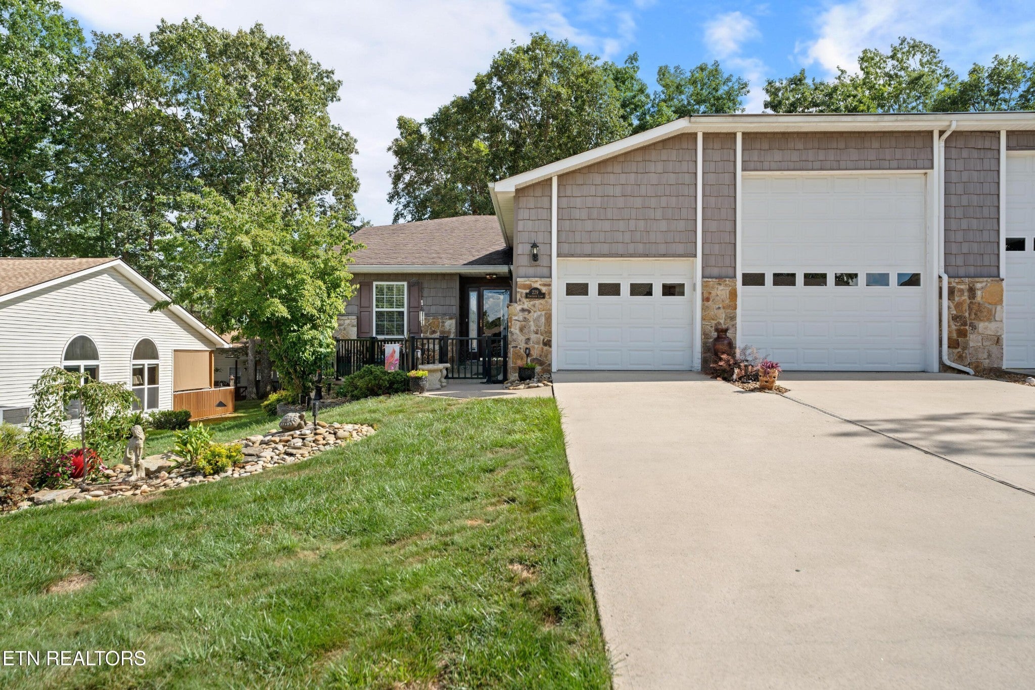 Photo of Listing #2968383