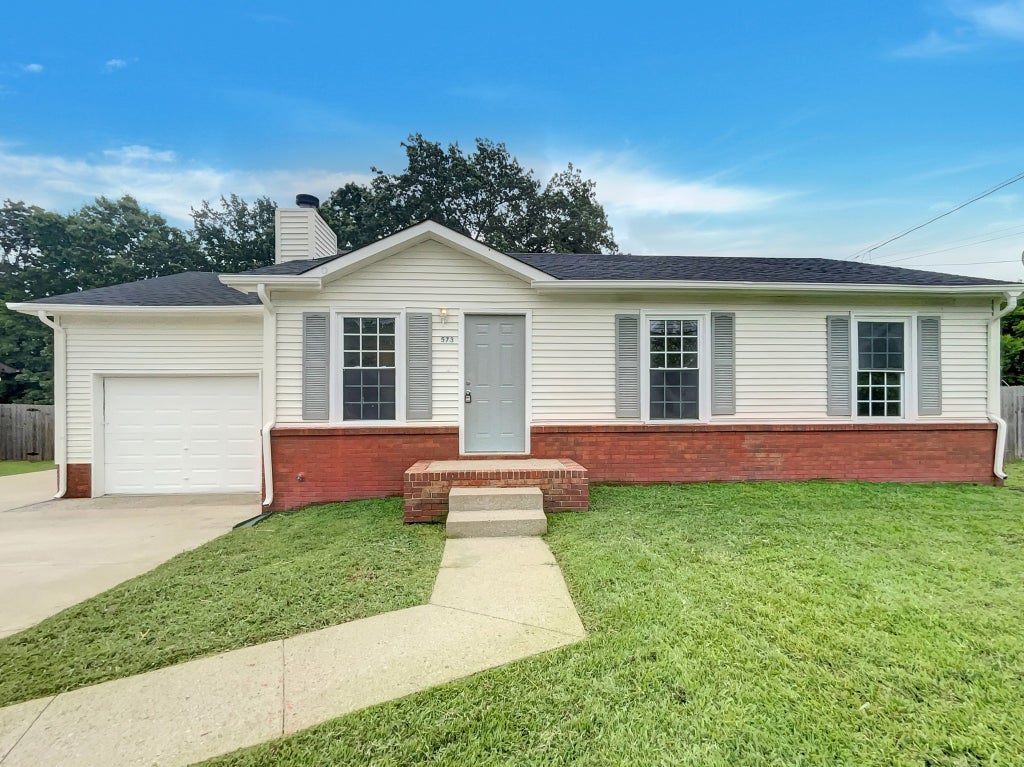 573 Donna Dr, Clarksville