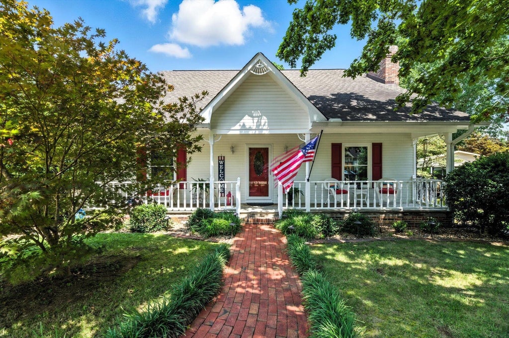 144 Barker Lane Nw, Cleveland