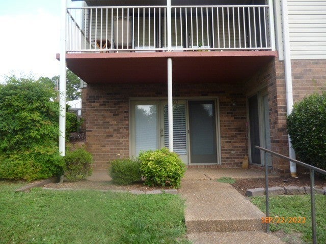 307 Village Ln W, Dickson