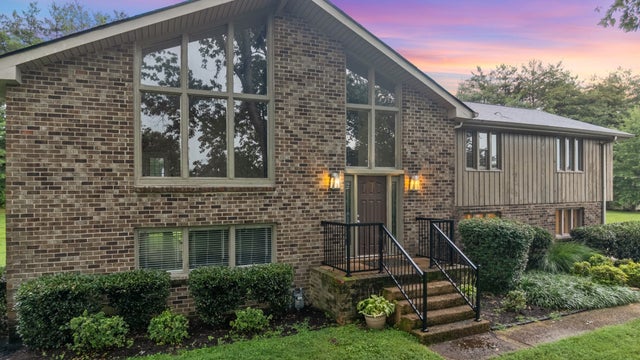 1302 Twin Springs Dr, Brentwood