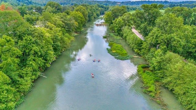 1076 Hwy 13 North, Lobelville