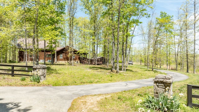 121 Emerald Dr, Hampshire