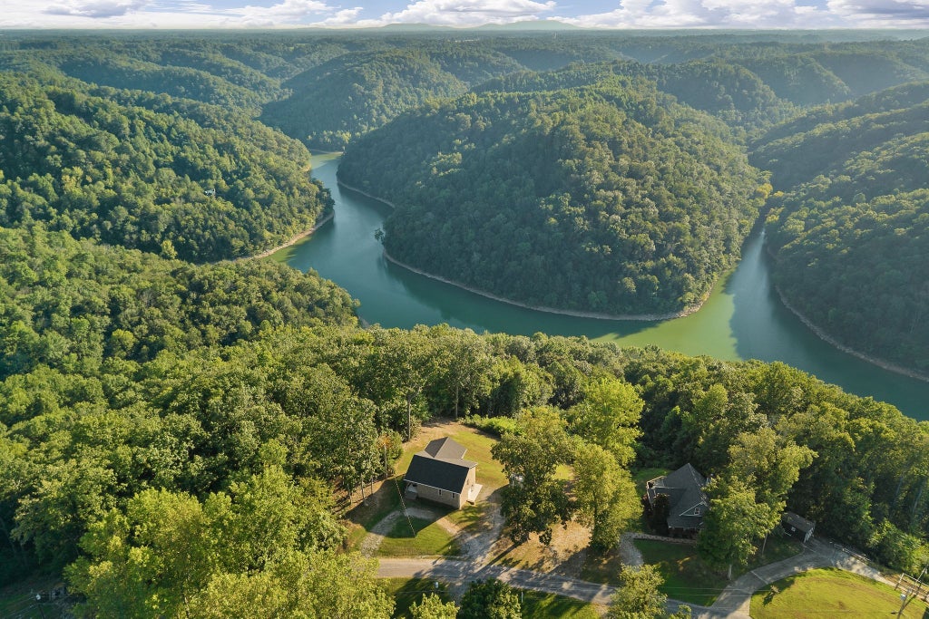 385 Oak Dr, Smithville