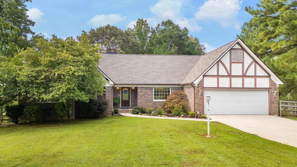 275 Country Place Drive Nw, Cleveland