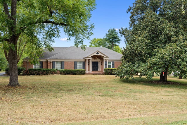 420 Nesbitt Ln, Madison