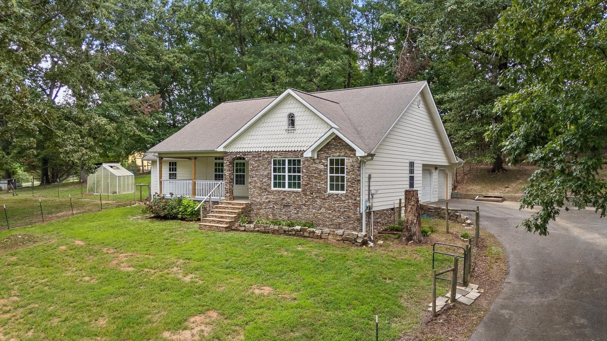 Photo of Listing #2975492