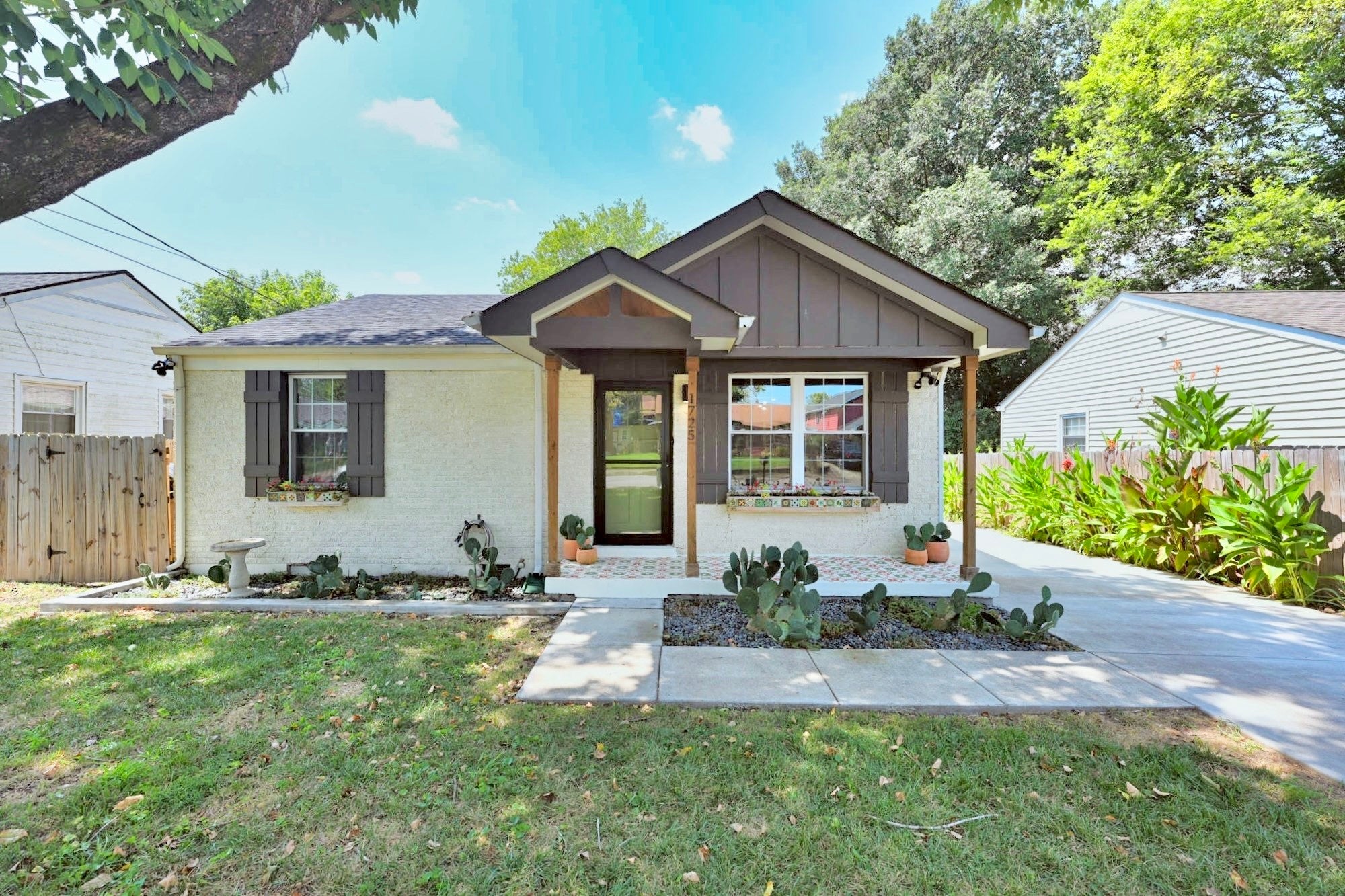 Photo for MLS 2979270 in 1725 Buchanan Ct Nashville, TN - 37208