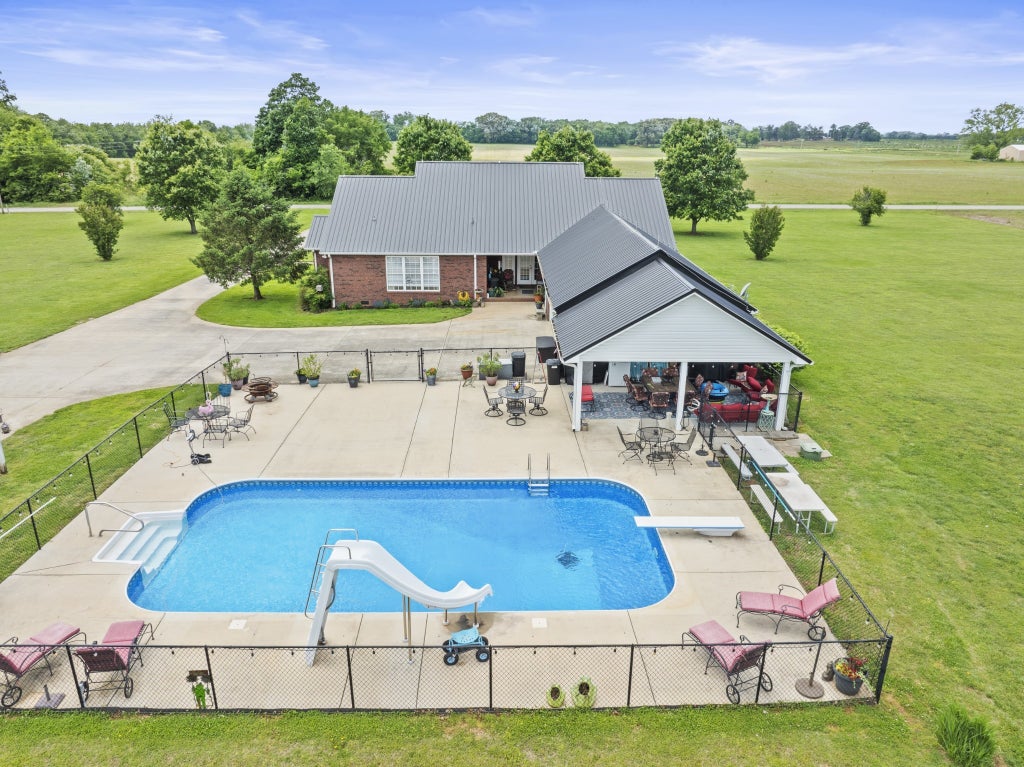 181 Hickory Grove Rd, Huntland