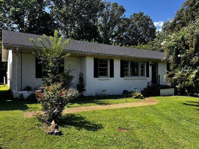 401 S Pawnee Dr, Springfield