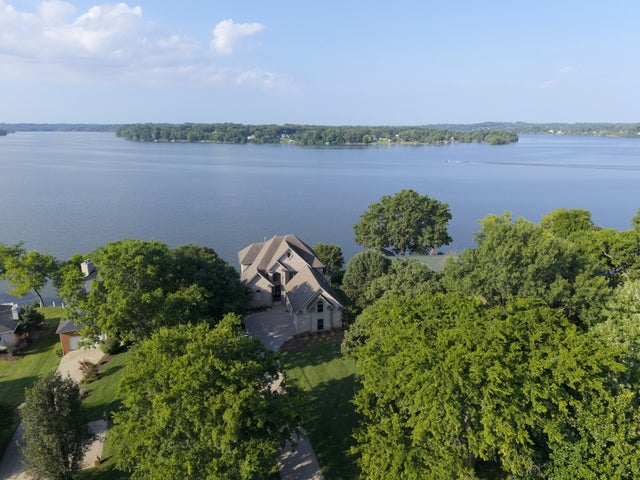 1201 Shoreside Dr, Hendersonville