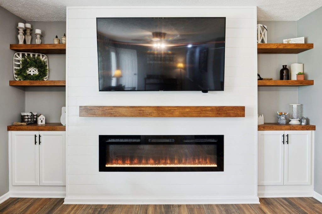 676 Riddle Rd, Manchester